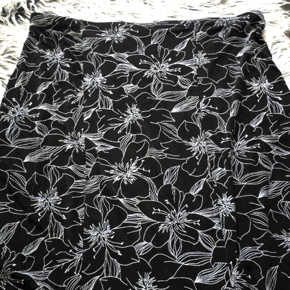 Briggs NY Black & White Floral Print Maxi Skirt Size XL Elastic Waist New - Picture 8 of 8
